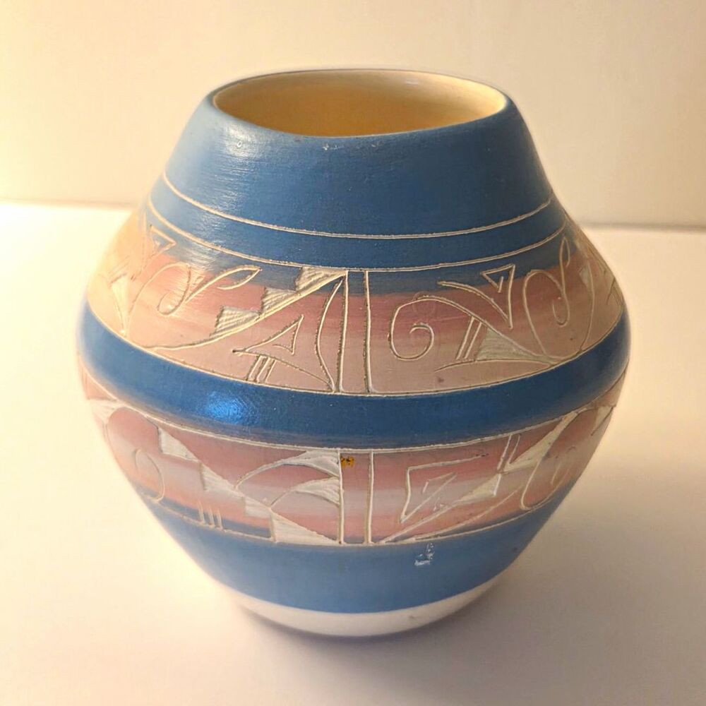 Navajo Handmade Incised Ceramic Art Pottery Vase Blue Pink White 1993 4in